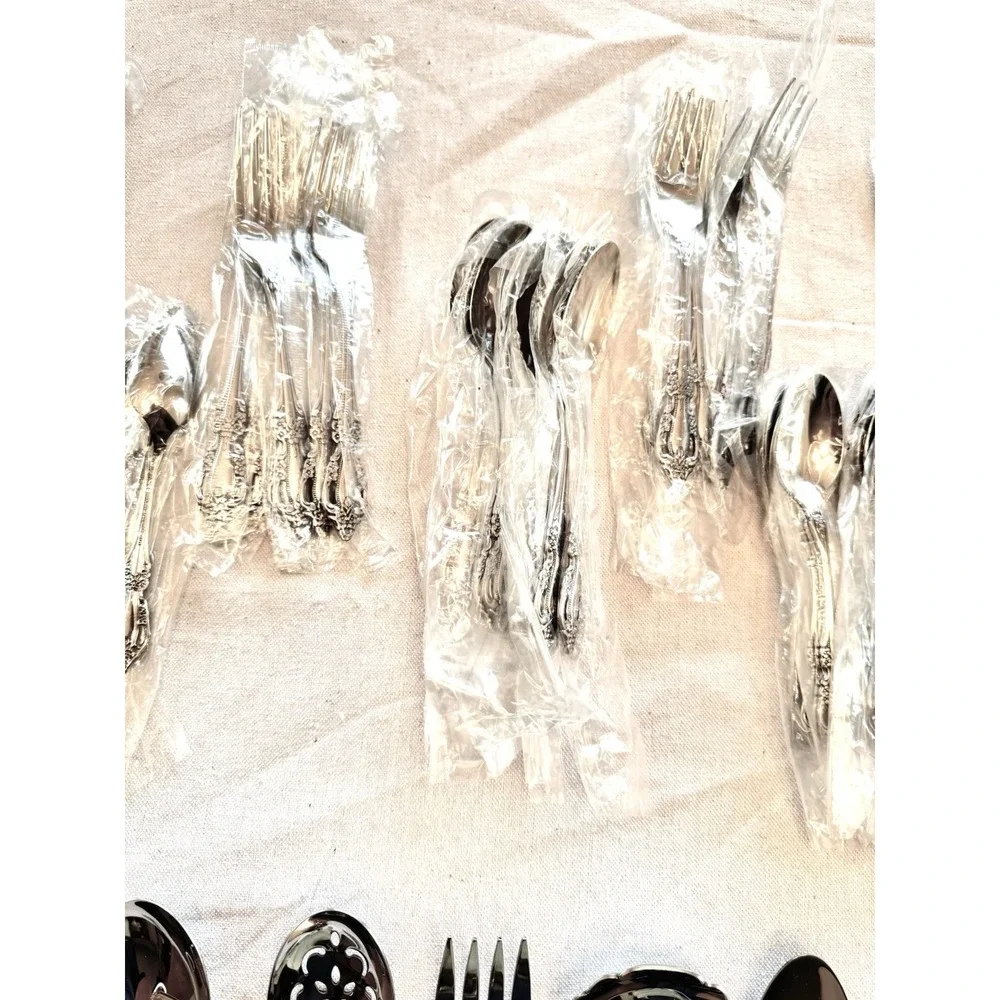 Oneida Raphael Distinction Deluxe 72 Pc Stainless Flatware - 8pc Service for 8
